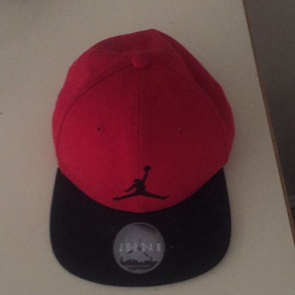 black and red jordan hat